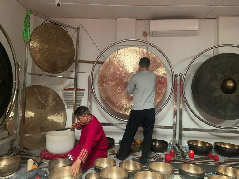 Cồng Chiêng: Nguồn Gốc, Cấu Tạo và Ứng Dụng Trong Trị Liệu Âm Thanh